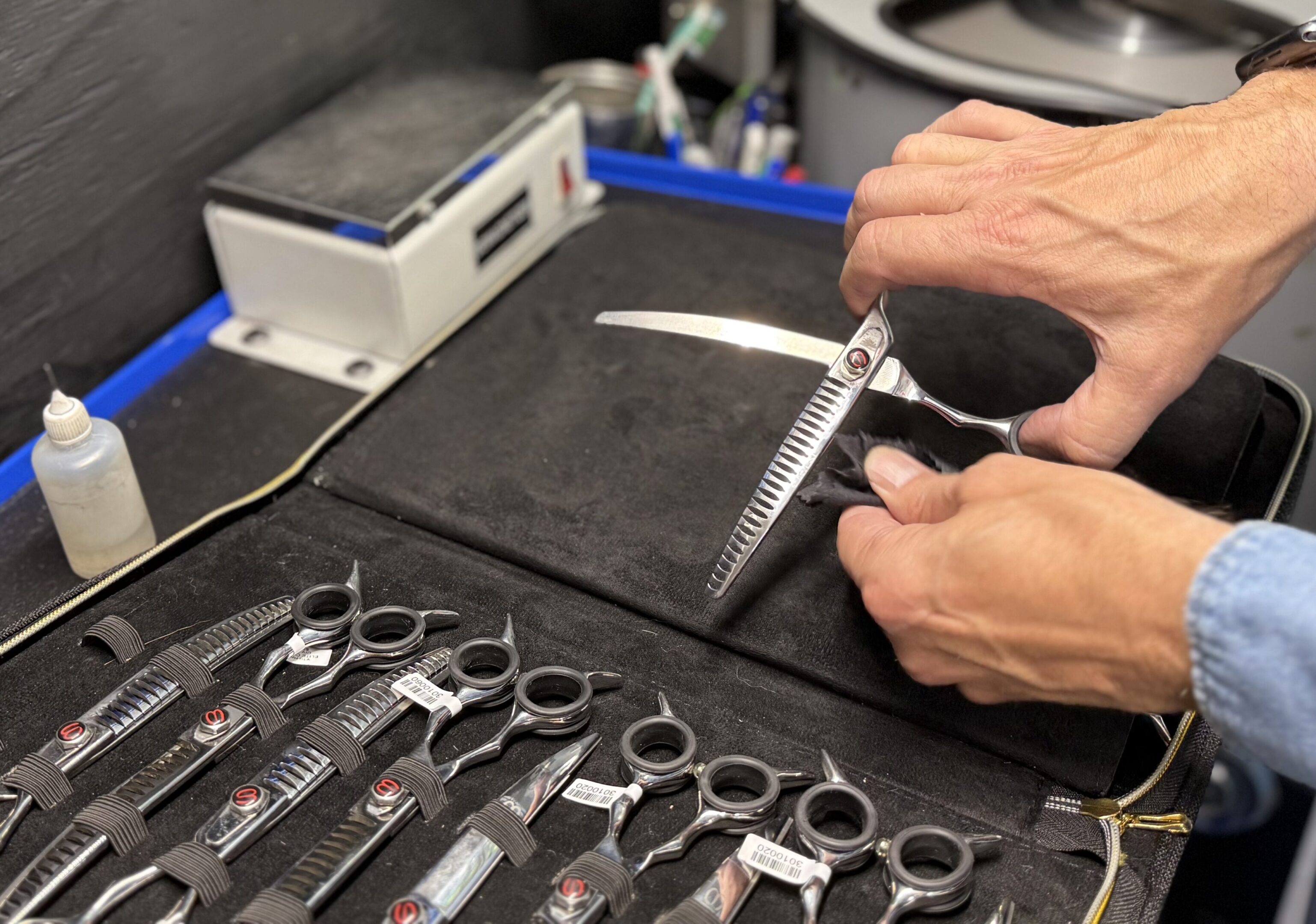 Blending shears curated for professionals, inspected for precision and dependable use.